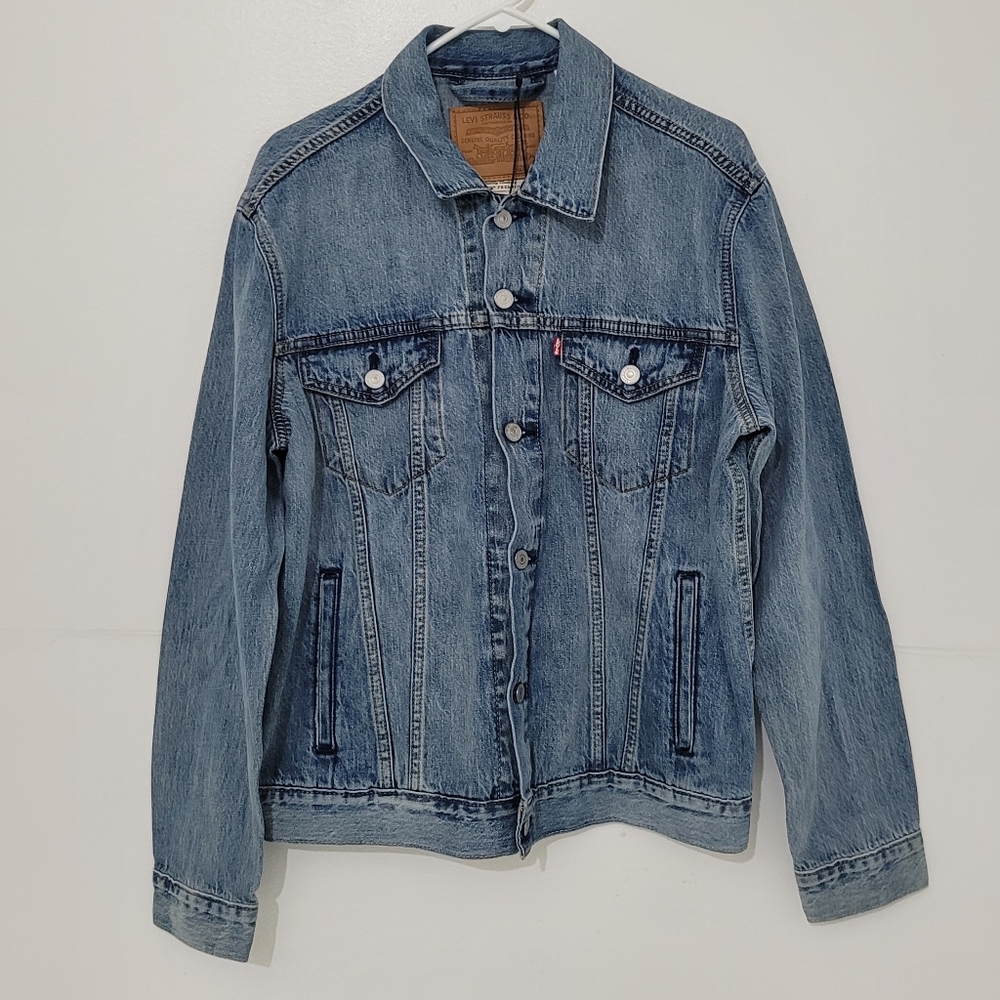 Levi's Premium Men's Size Medium Blue Trucker Jacket!